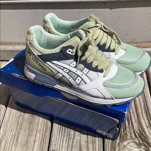 LIKE NEW-- Asics Gel-Lyte Speed Sneakers - Green Mint and White Size 7.5